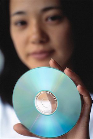 Portrait de femme tenant le disque Compact Photographie de stock - Rights-Managed, Code: 700-00065720