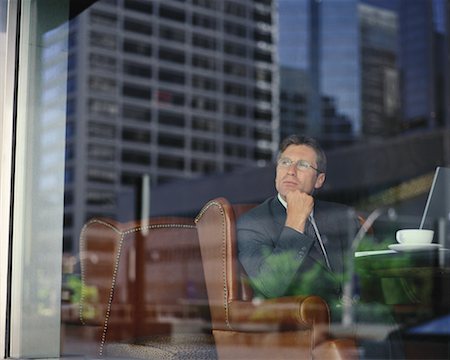reflection in restaurant window - Vue d'homme d'affaires à Table au Restaurant par le biais de fenêtre Photographie de stock - Rights-Managed, Code: 700-00065784