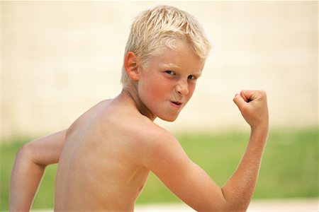 simsearch:700-02056626,k - Portrait of Boy Flexing Muscle Outdoors Foto de stock - Con derechos protegidos, Código: 700-00065850