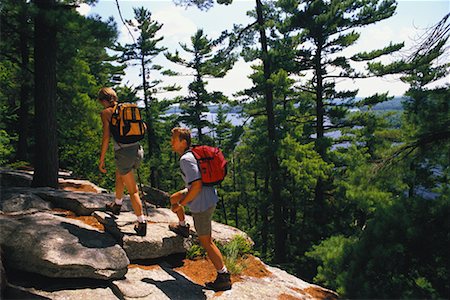 simsearch:700-00459814,k - Couple Hiking over Rocks Belgrade Lakes, Maine, USA Fotografie stock - Rights-Managed, Codice: 700-00066236