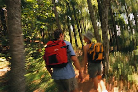 simsearch:700-00066241,k - Back View of Couple Hiking in Forest, Belgrade Lakes, ME, USA Foto de stock - Con derechos protegidos, Código: 700-00066238