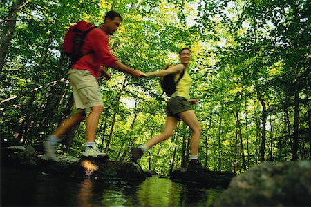 simsearch:700-00524761,k - Wandern paar Kreuzung Stream Belgrad Seen, Maine, USA Stockbilder - Lizenzpflichtiges, Bildnummer: 700-00066374