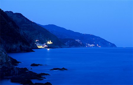 simsearch:700-00005059,k - Overview of Shoreline, Landscape And City at Dusk Cinque Terre Coast, Italy Foto de stock - Direito Controlado, Número: 700-00066466