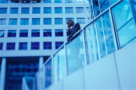 simsearch:700-00027893,k - Businesswoman Using Cell Phone Leaning on Railing Outdoors Foto de stock - Con derechos protegidos, Código: 700-00066651