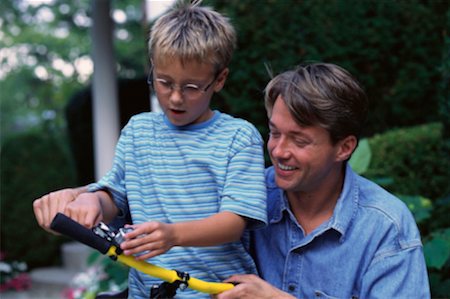 simsearch:700-00038126,k - Father and Son with Bicycle Outdoors Foto de stock - Con derechos protegidos, Código: 700-00067033