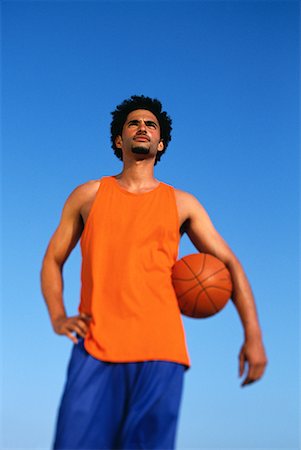 simsearch:6118-09039293,k - Portrait d'un homme debout tenant à l'extérieur de basket-ball Photographie de stock - Rights-Managed, Code: 700-00067271