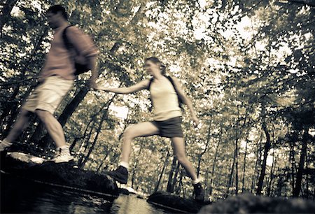 simsearch:700-00066241,k - Couple Hiking over Brook Belgrade Lakes, Maine, USA Foto de stock - Con derechos protegidos, Código: 700-00067439