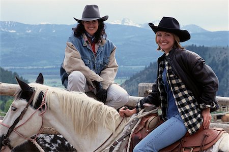 simsearch:700-00067840,k - Porträt von zwei Frauen auf dem Pferderücken Stockbilder - Lizenzpflichtiges, Bildnummer: 700-00067841