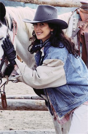 simsearch:700-00520776,k - Portrait of Woman Wearing Cowboy Hat, Petting Horse Fotografie stock - Rights-Managed, Codice: 700-00067947