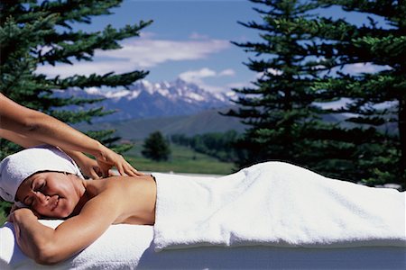 full body massage - Woman Lying Outdoors, Having Back Massaged Foto de stock - Con derechos protegidos, Código: 700-00067940