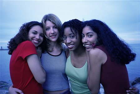 simsearch:700-00086325,k - Group Portrait of Women Outdoors Foto de stock - Con derechos protegidos, Código: 700-00068005