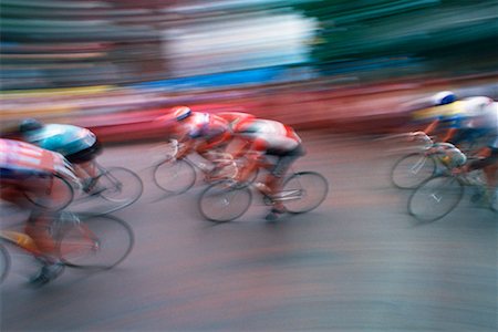 simsearch:600-00948999,k - Vue brouillée de course cycliste Photographie de stock - Rights-Managed, Code: 700-00068196