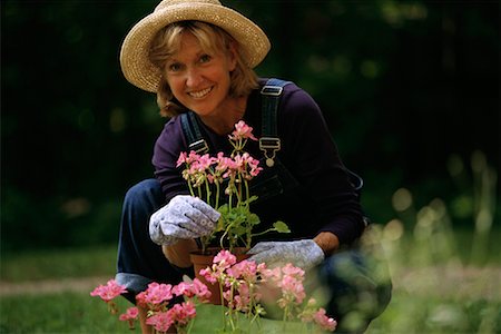 simsearch:700-01955498,k - Portrait of Mature Woman Gardening Foto de stock - Con derechos protegidos, Código: 700-00068241