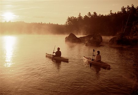 simsearch:700-00012404,k - Vue arrière du Couple kayak au coucher du soleil Photographie de stock - Rights-Managed, Code: 700-00068643