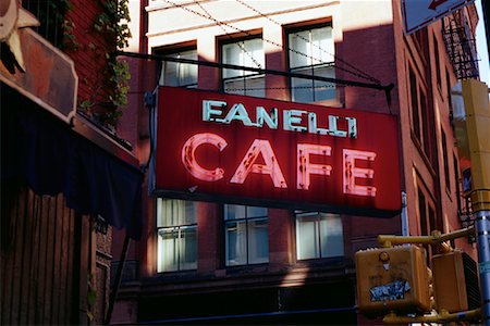 simsearch:700-00074599,k - Cafe Sign and Buildings, Soho New York, New York, USA Foto de stock - Con derechos protegidos, Código: 700-00069189