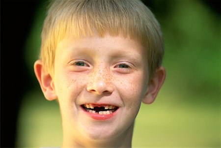 Portrait of Boy with Missing Teeth Foto de stock - Con derechos protegidos, Código: 700-00069551