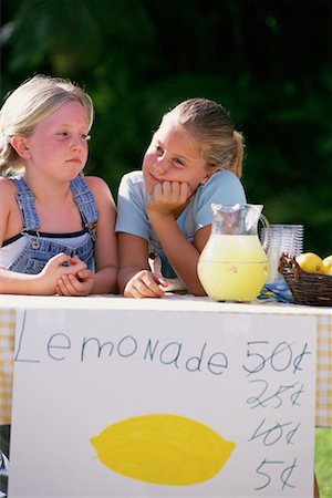 sell lemonade - Deux filles au Stand de limonade Photographie de stock - Rights-Managed, Code: 700-00069794