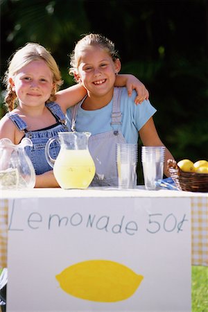 sell lemonade - Portrait de deux jeunes filles sur le Stand de limonade Photographie de stock - Rights-Managed, Code: 700-00069792