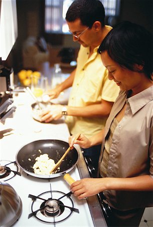 simsearch:700-03179005,k - Couple Preparing Food in Kitchen Foto de stock - Con derechos protegidos, Código: 700-00060813