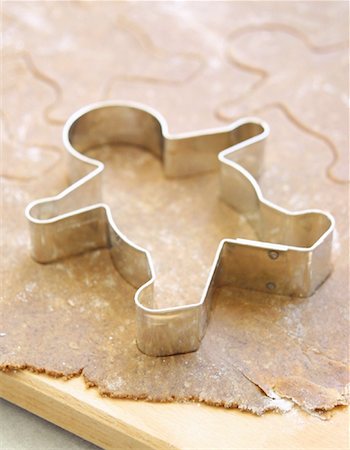 simsearch:600-07784429,k - Gros plan de Gingerbread Man Cookie Cutter Photographie de stock - Rights-Managed, Code: 700-00061126