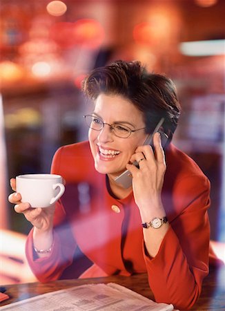 simsearch:700-00025199,k - Businesswoman Using Cell Phone Holding Mug Foto de stock - Direito Controlado, Número: 700-00061597