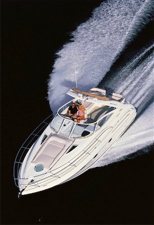 simsearch:600-01633128,k - Overhead View of Couple in Boat Speeding on Water Fotografie stock - Rights-Managed, Codice: 700-00061999