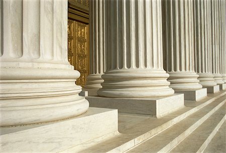 Colonnes et la porte de Bronze à la Cour suprême des États-Unis Washington, DC, États-Unis Photographie de stock - Rights-Managed, Code: 700-00062402