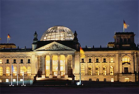 simsearch:700-00062435,k - Reichstag at Dusk Berlin, Germany Foto de stock - Con derechos protegidos, Código: 700-00062424