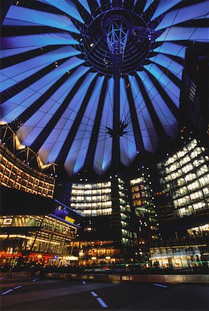 simsearch:700-00062435,k - Buildings in Potsdamer Square at Night, Berlin, Germany Foto de stock - Con derechos protegidos, Código: 700-00062439