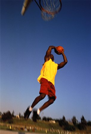 simsearch:640-03257090,k - Man Jumping in Air to Slam Dunk Basketball Foto de stock - Con derechos protegidos, Código: 700-00062514