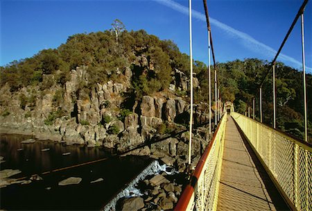 Alexandra Suspension Bridge and Rocky Landscape, Cataract Gorge Launceston, Tasmania, Australia Foto de stock - Con derechos protegidos, Código: 700-00062547