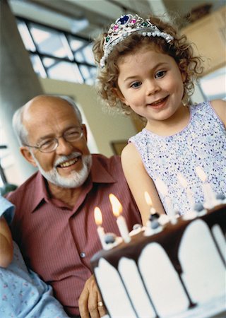 simsearch:700-00064984,k - Grandfather and Granddaughter Looking at Birthday Cake on Table Fotografie stock - Rights-Managed, Codice: 700-00062599