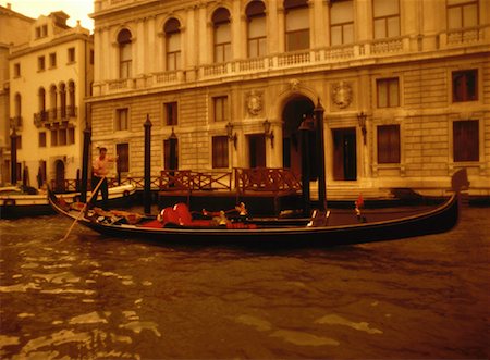simsearch:700-00062692,k - Gondola near Building Venice, Italy Foto de stock - Con derechos protegidos, Código: 700-00062692