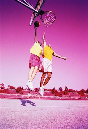 simsearch:700-02698437,k - Deux hommes jouant basket-ball sautant en l'Air à l'extérieur Photographie de stock - Rights-Managed, Code: 700-00062693