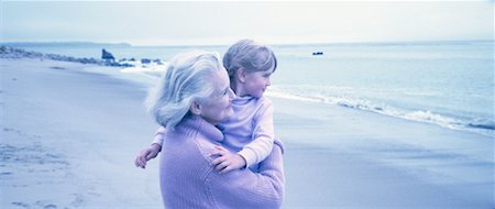 Great Grandmother and Granddaughter Standing on Beach Foto de stock - Con derechos protegidos, Código: 700-00062712