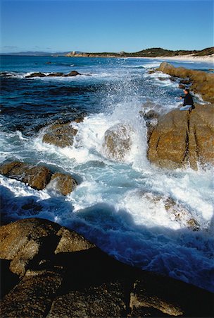 simsearch:700-00047790,k - Man on Rocks with Crashing Waves Bay of Fires, Tasmania, Australia Foto de stock - Direito Controlado, Número: 700-00062800