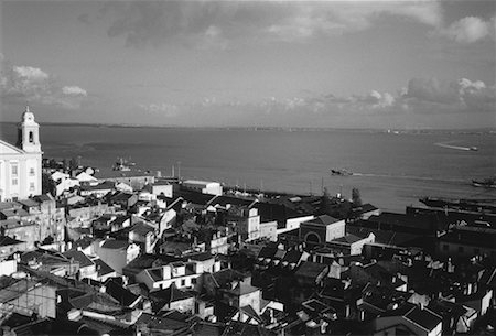 simsearch:700-01029941,k - Vue aérienne de la ville et l'eau, Lisbonne, Portugal Photographie de stock - Rights-Managed, Code: 700-00063051