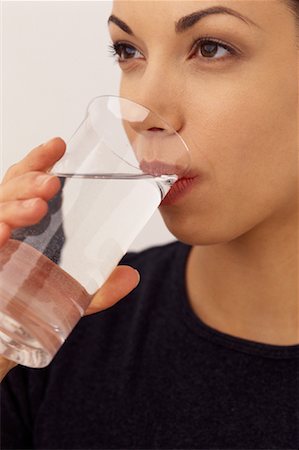 satisfied (thirst) - Woman Drinking Glass of Water Foto de stock - Con derechos protegidos, Código: 700-00074102