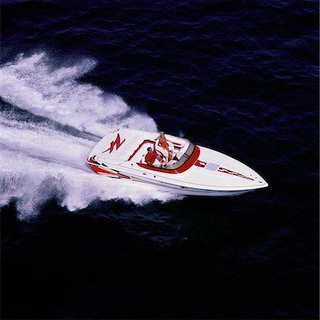 simsearch:700-00768094,k - Vue aérienne du Couple en Speedboat, zone Bay, Floride, États-Unis Photographie de stock - Rights-Managed, Code: 700-00074792