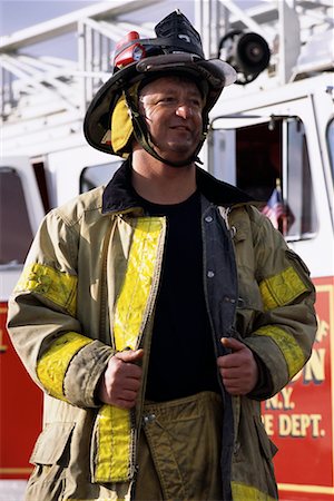 simsearch:700-00076137,k - Male Firefighter Standing near Fire Engine Foto de stock - Direito Controlado, Número: 700-00075545