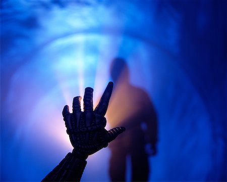 film dell'orrore - Alien Hand and Figure of Person In Tunnel with Sunburst Fotografie stock - Rights-Managed, Codice: 700-00075704