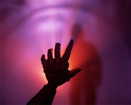 film dell'orrore - Alien Hand and Figure of Person In Tunnel with Sunburst Fotografie stock - Rights-Managed, Codice: 700-00075703
