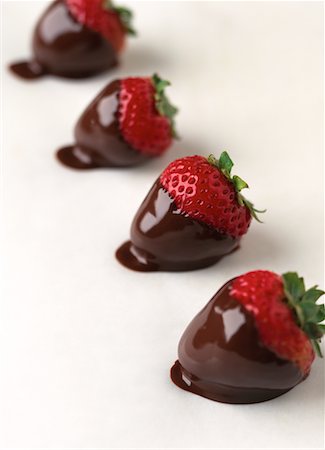 simsearch:700-00514910,k - Chocolate Dipped Strawberries Foto de stock - Direito Controlado, Número: 700-00075737