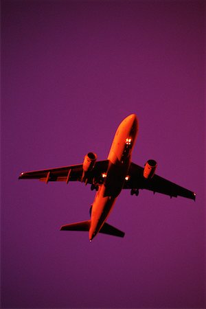 simsearch:700-00052153,k - Regardant vers le haut l'avion dans le ciel de Toronto, Ontario, Canada Photographie de stock - Rights-Managed, Code: 700-00076089