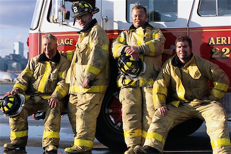 fuliggine - Group Portrait of Firefighters Leaning on Fire Truck Fotografie stock - Rights-Managed, Codice: 700-00076189