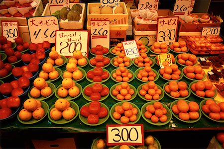 fruit display and price - Stand de fruits au marché Minotagawa Kobe, ouest de Honshu, Japon Photographie de stock - Rights-Managed, Code: 700-00076199