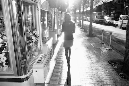 Back View of Woman Walking in Motomachi Shopping District Kobe, Japan Fotografie stock - Rights-Managed, Codice: 700-00076219