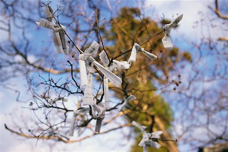 Paper Wishes Tied to Tree near Kiyomizu Temple Kobe, Western Honshu, Japan Fotografie stock - Rights-Managed, Codice: 700-00076220