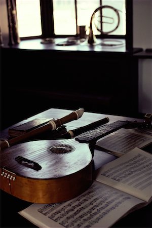 Musical Instruments on Table Colonial Williamsburg, Virginia USA Foto de stock - Direito Controlado, Número: 700-00076928