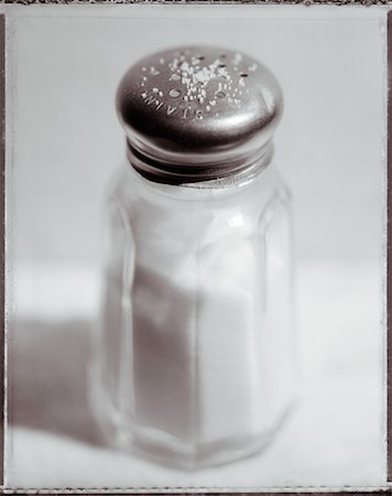 Close-Up of Salt Shaker Foto de stock - Con derechos protegidos, Código: 700-00077320